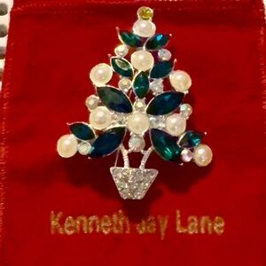 Kenneth Jay Lane Avon 2011 Collectible Green and White Pearl Holiday Brooch